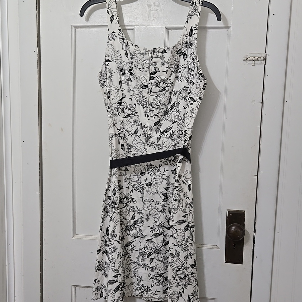 Alyn Paige Floral Black and White Dress 13/14 Belt & Zipper Back - Picture 3 of 4